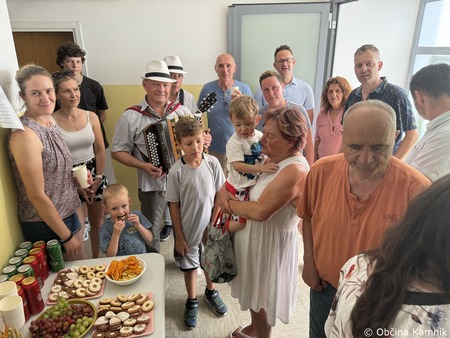 Predaja novega dvigala zgodba srčnosti, solidarnosti in povezanosti (13)